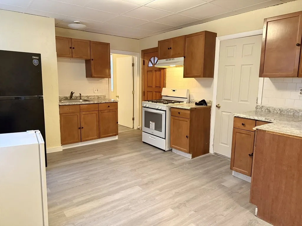 2 bed, 1 bath apartment for rent at 47 Williams Unit 4, Chelsea — photo 3 of 10