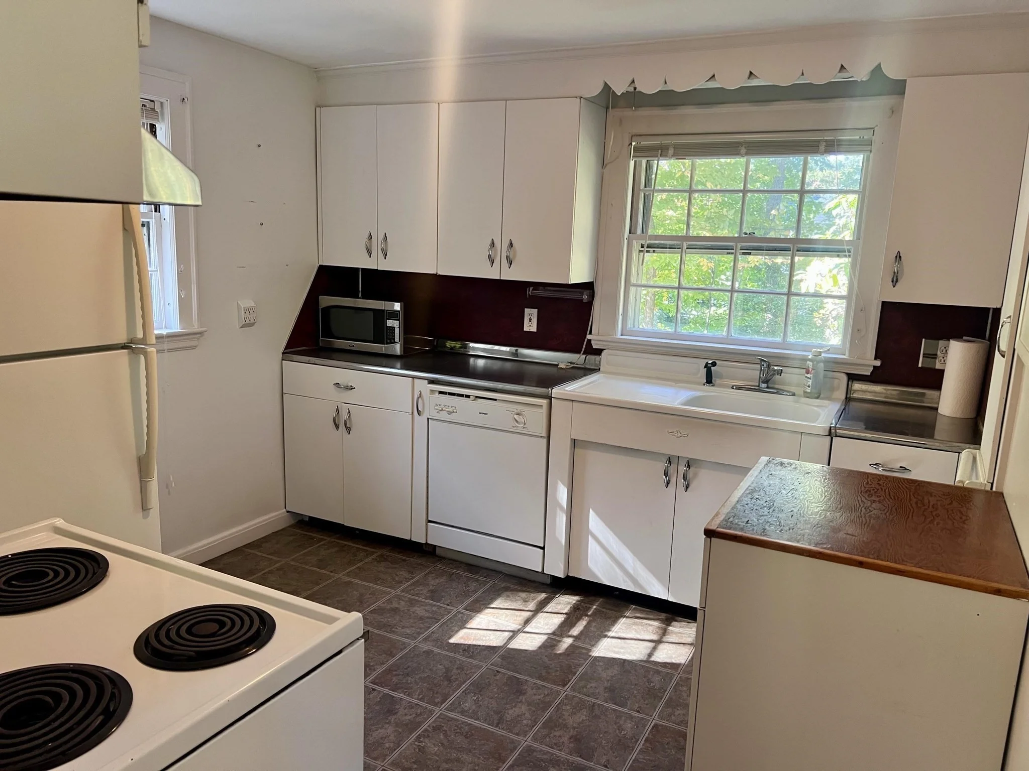4 bed, 2 bath apartment for rent at 47 Wood St, Lexington — photo 4 of 15