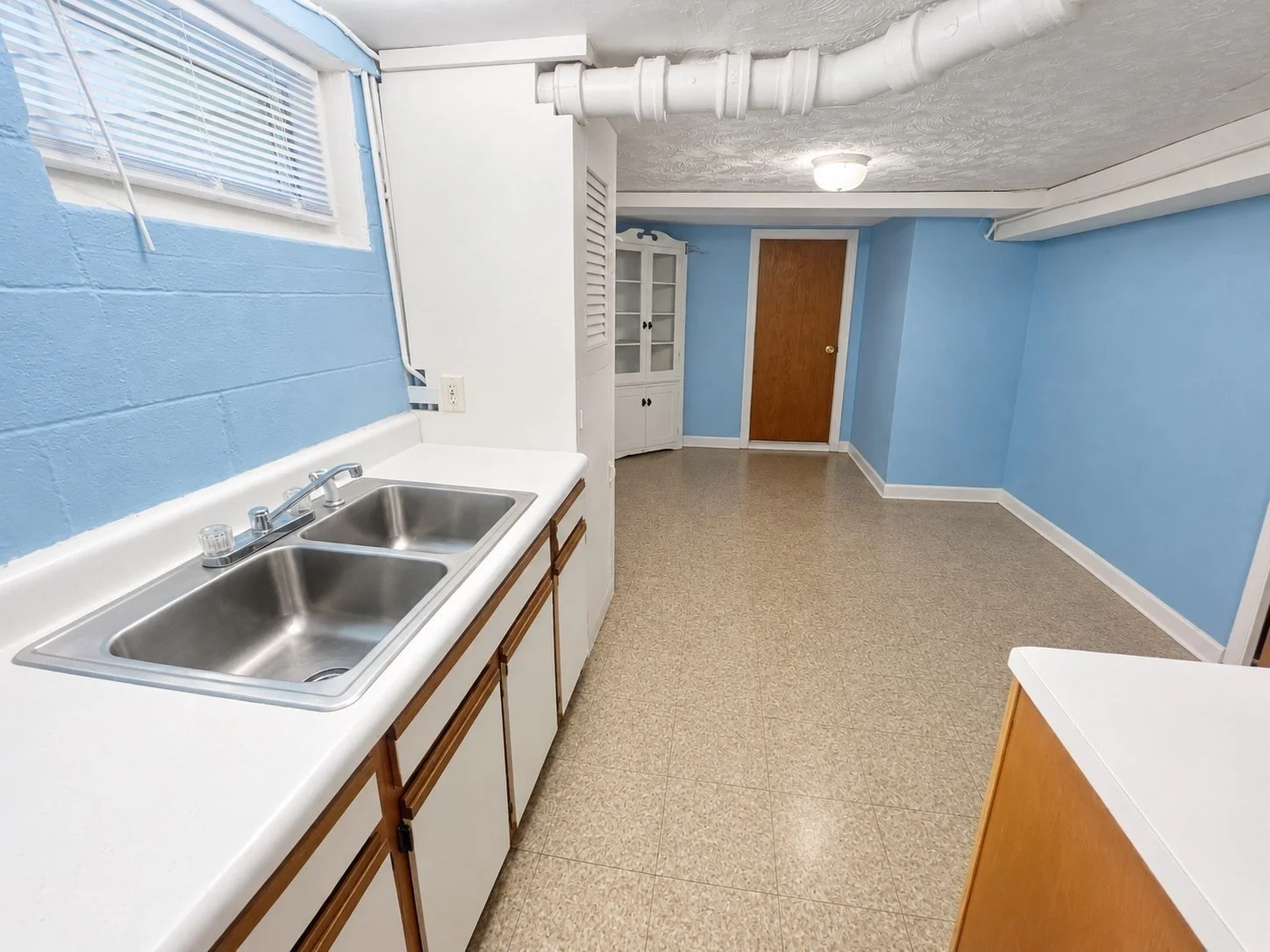 4 bed, 2 bath apartment for rent at 47 Wood St, Lexington — photo 11 of 15