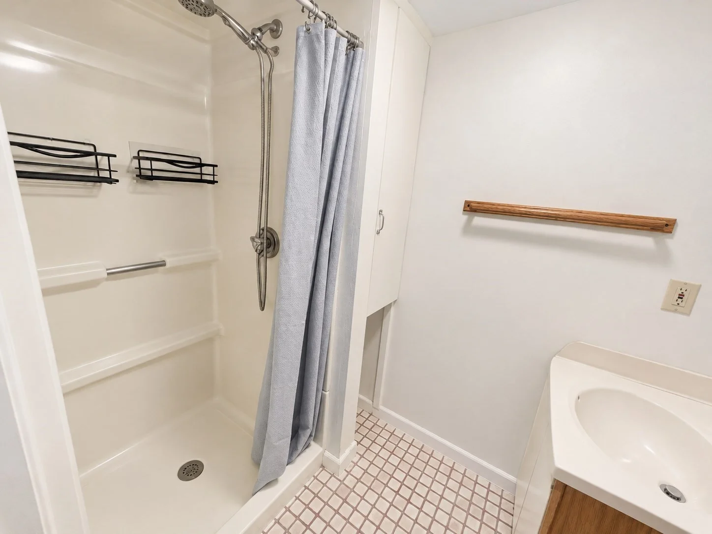 4 bed, 2 bath apartment for rent at 47 Wood St, Lexington — photo 13 of 15