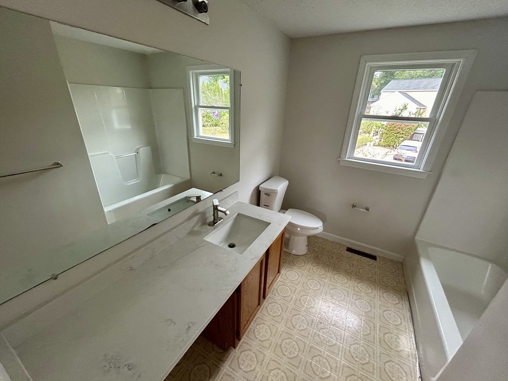 2 bed, 1 bath apartment for rent at 47 Wyman Rd, Collinsville — photo 16 of 22