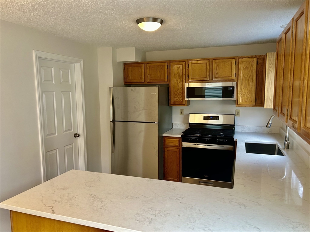 2 bed, 1 bath apartment for rent at 47 Wyman Rd, Collinsville — photo 4 of 22