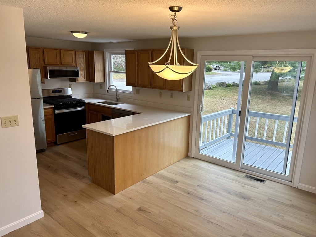 2 bed, 1 bath apartment for rent at 47 Wyman Rd, Collinsville — photo 8 of 22