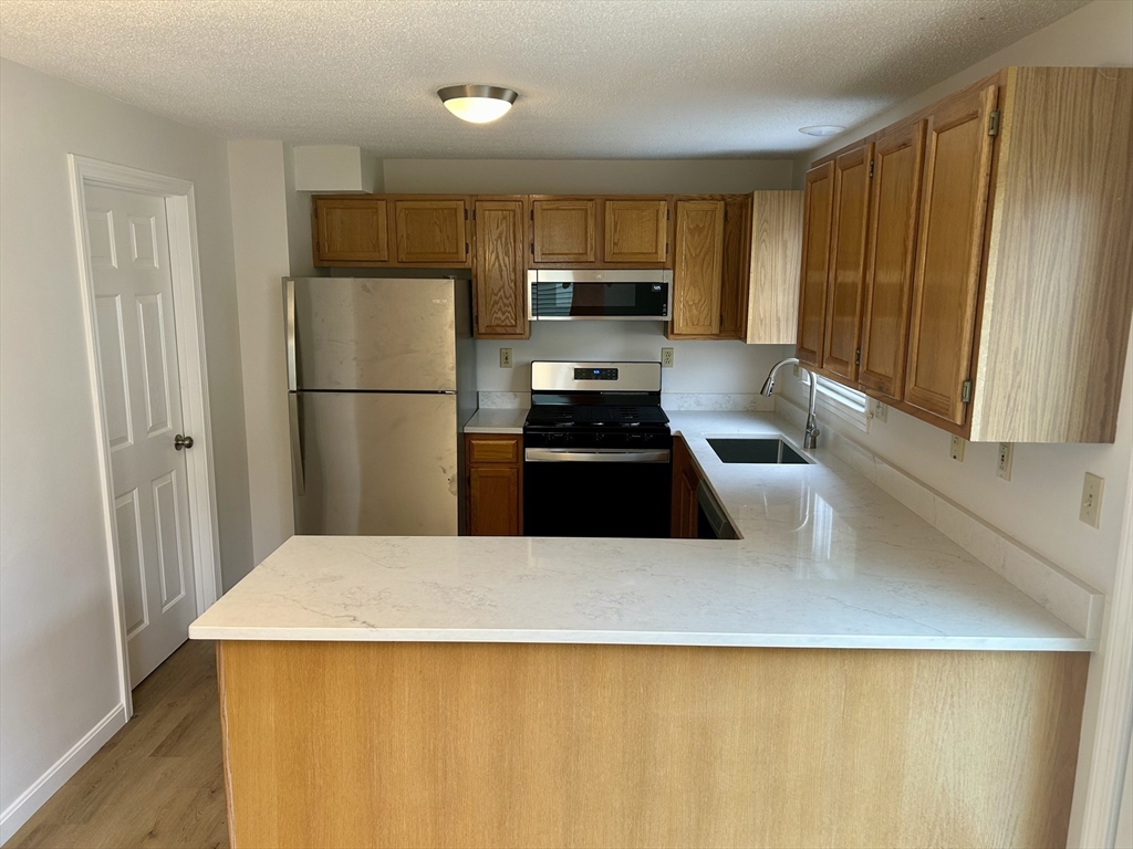 2 bed, 1 bath apartment for rent at 47 Wyman Rd, Collinsville — photo 6 of 22
