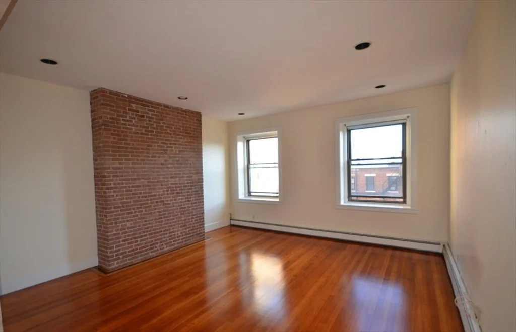 1 bed, 1 bath apartment for rent at 470 Commonwealth Ave Unit 3r, Fenway