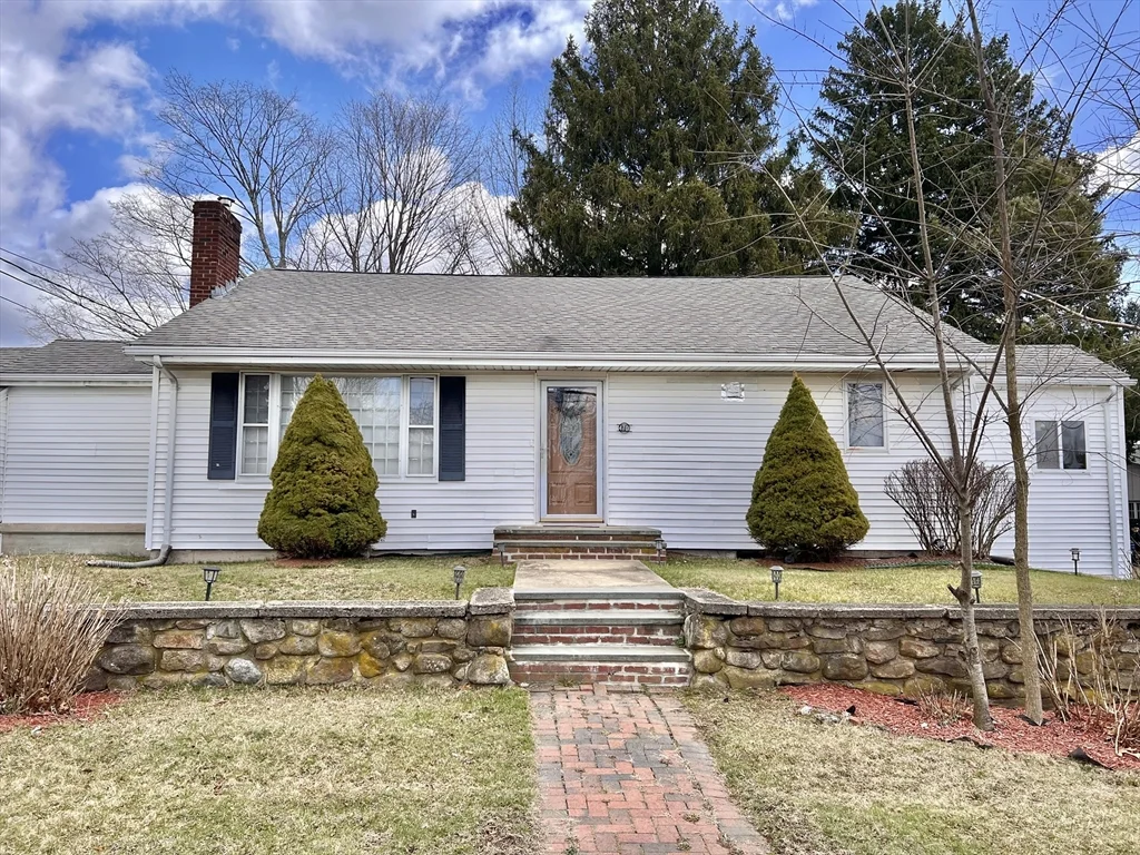 3 bed, 2 bath apartment for rent at 470 Pleasant St, Canton — photo 1 of 33