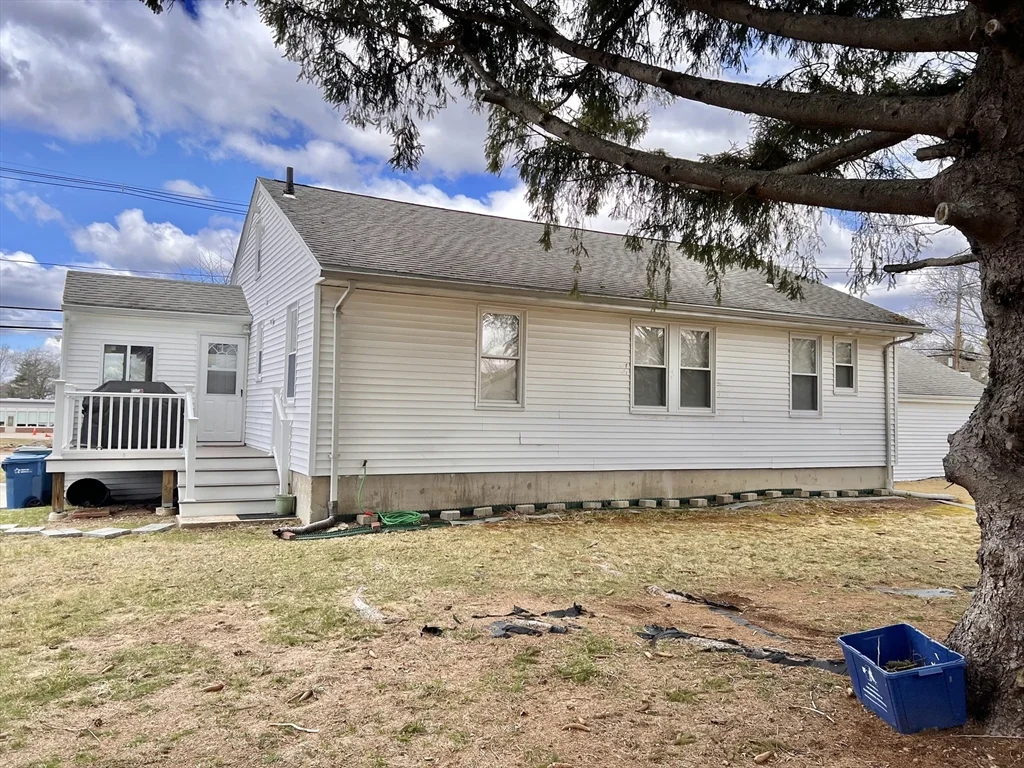 3 bed, 2 bath apartment for rent at 470 Pleasant St, Canton — photo 6 of 33