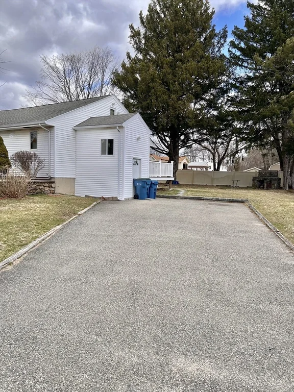 3 bed, 2 bath apartment for rent at 470 Pleasant St, Canton — photo 4 of 33
