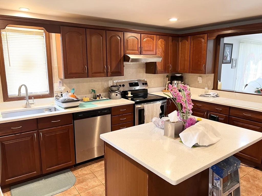 3 bed, 2 bath apartment for rent at 470 Pleasant St, Canton — photo 17 of 33