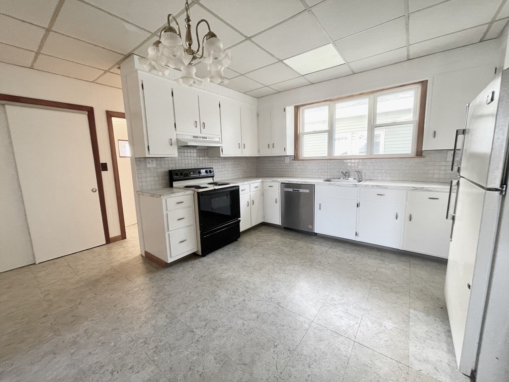 4 bed, 1 bath apartment for rent at 470 Western Ave Unit 2, Brighton — photo 2 of 10