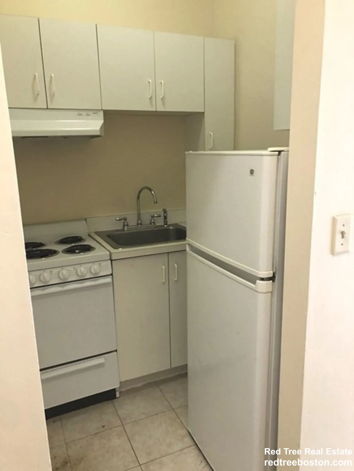 Studio bed, 1 bath apartment for rent at 471 Commonwealth Ave Unit 1F, Fenway — photo 2 of 9