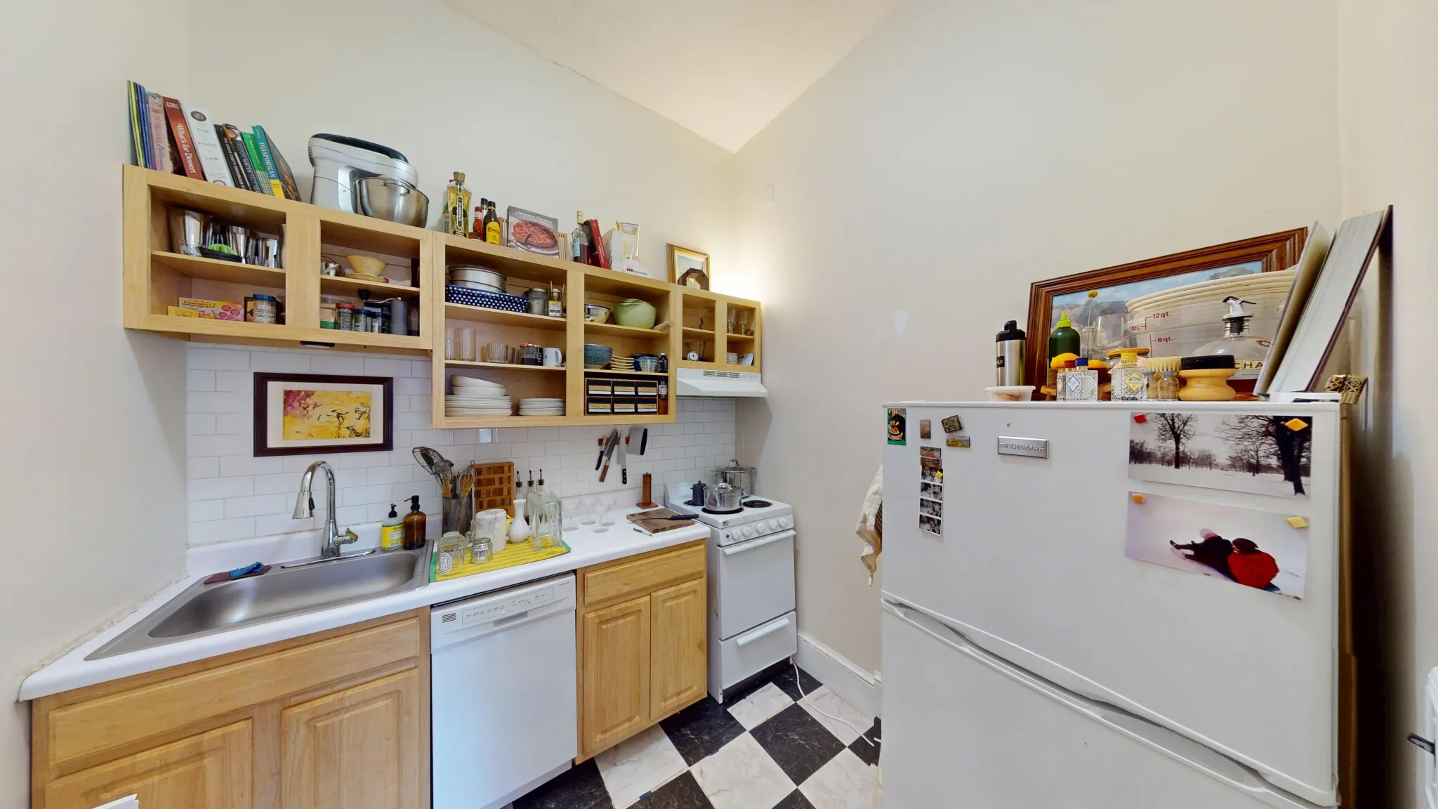 1.5 bed, 1 bath apartment for rent at 471 Commonwealth Ave Unit 1R, Fenway — photo 1 of 15