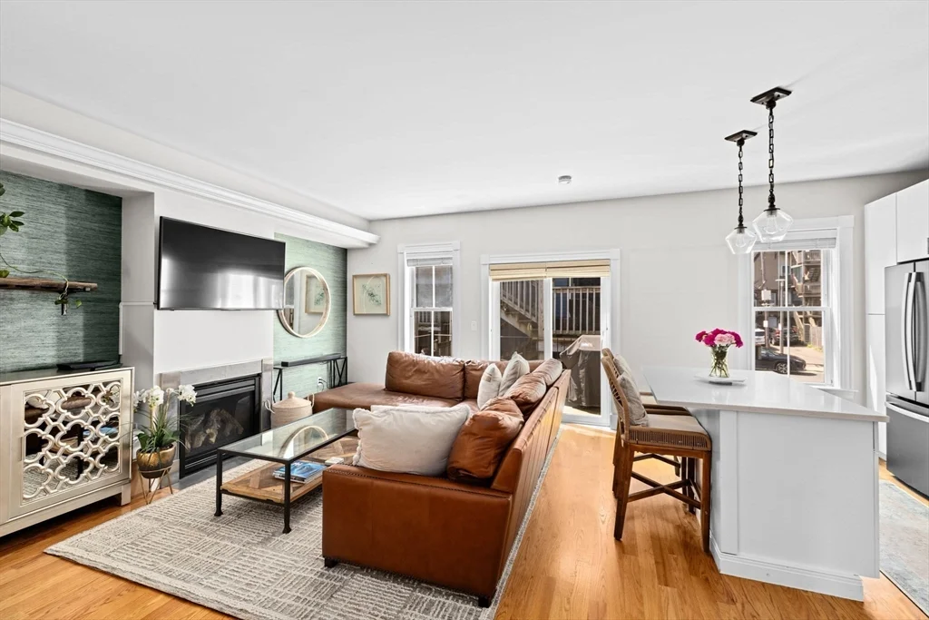 2 bed, 2 bath apartment for rent at 471 East 3rd St Unit 2, South Boston — photo 5 of 19