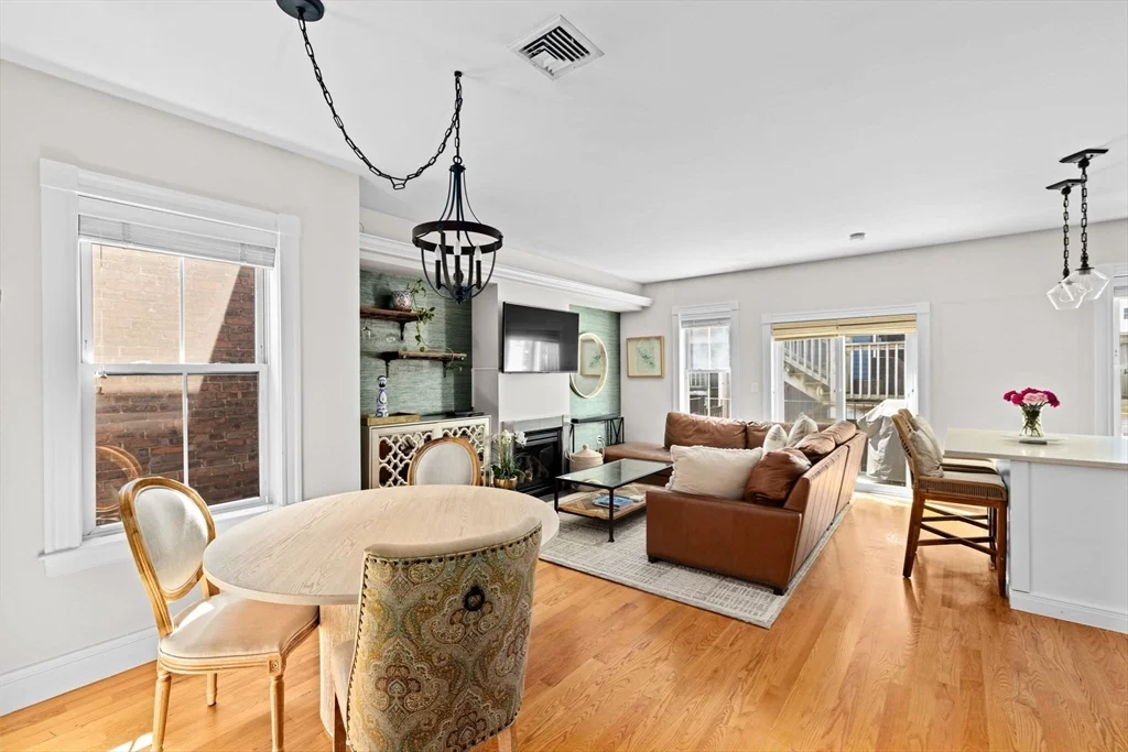 2 bed, 2 bath apartment for rent at 471 East 3rd St Unit 2, South Boston — photo 4 of 19
