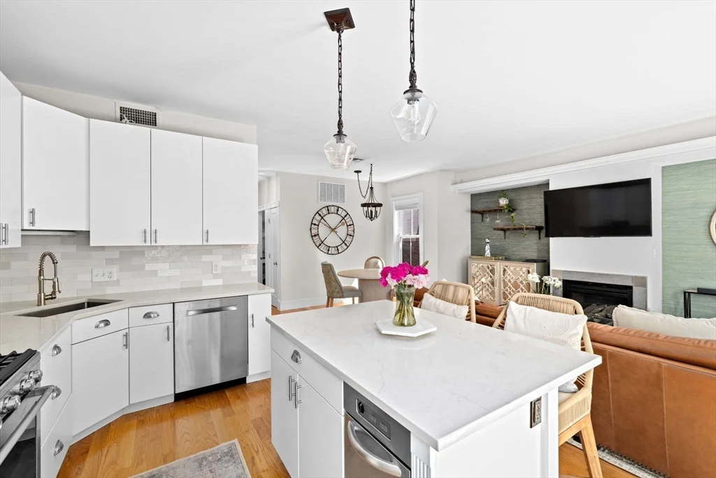 2 bed, 2 bath apartment for rent at 471 East 3rd St Unit 2, South Boston — photo 7 of 19
