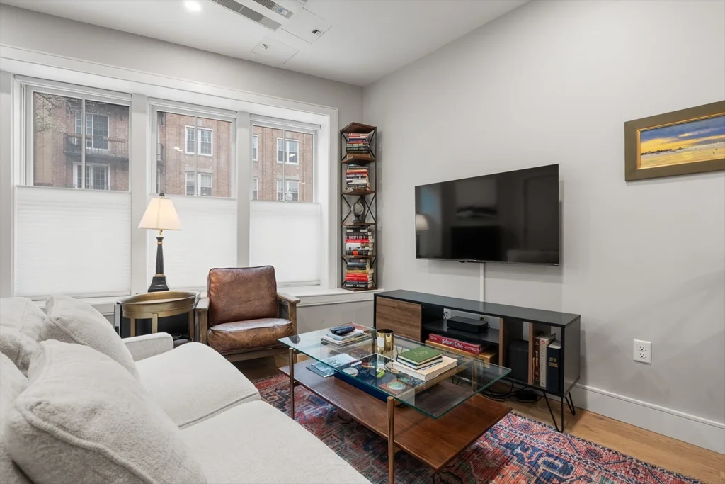 1 bed, 1 bath apartment for rent at 471 Hanover St Unit 2, North End — photo 3 of 15