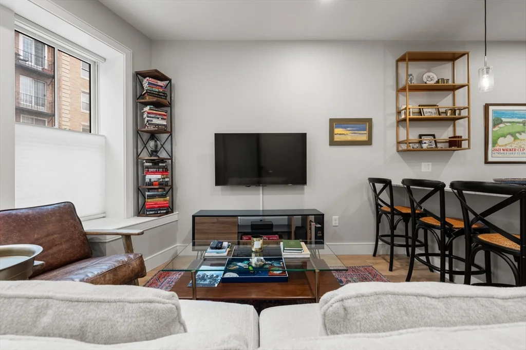 1 bed, 1 bath apartment for rent at 471 Hanover St Unit 2, North End — photo 2 of 15