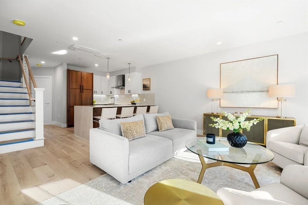 3 bed, 2 bath apartment for rent at 471 Hanover St Unit 5, Waterfront
