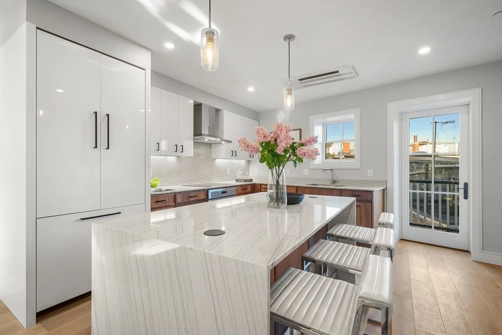 2 bed, 2 bath apartment for rent at 471 Hanover St Unit 6, Waterfront