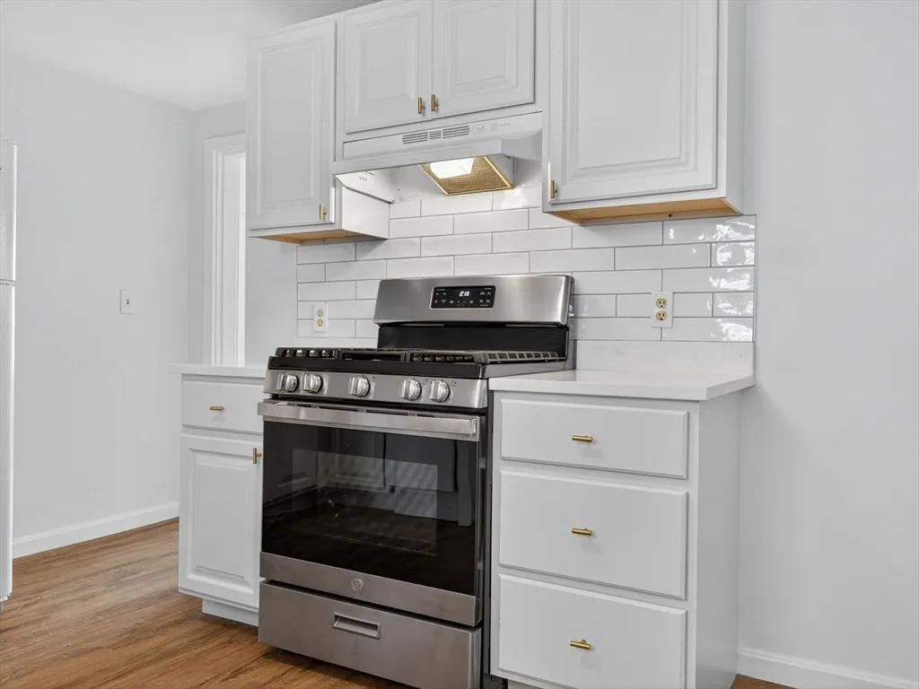 3 bed, 2 bath apartment for rent at 471 Medford St Unit 1, Winter Hill — photo 6 of 22
