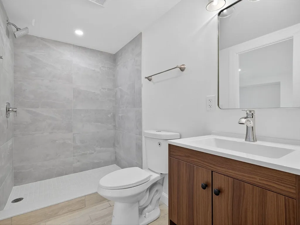 3 bed, 2 bath apartment for rent at 471 Medford St Unit 1, Winter Hill — photo 16 of 22