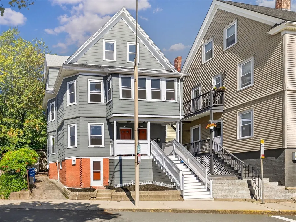 3 bed, 2 bath apartment for rent at 471 Medford St Unit 1, Winter Hill — photo 1 of 22