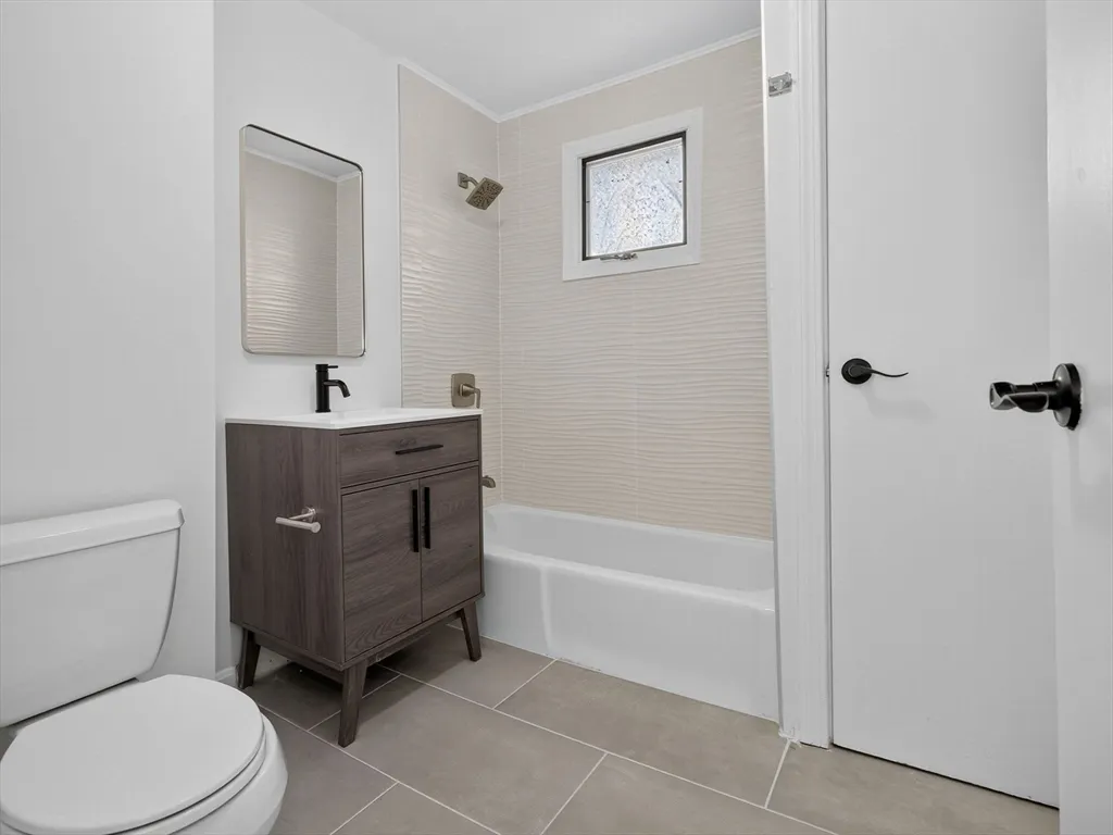 3 bed, 2 bath apartment for rent at 471 Medford St Unit 1, Winter Hill — photo 11 of 22
