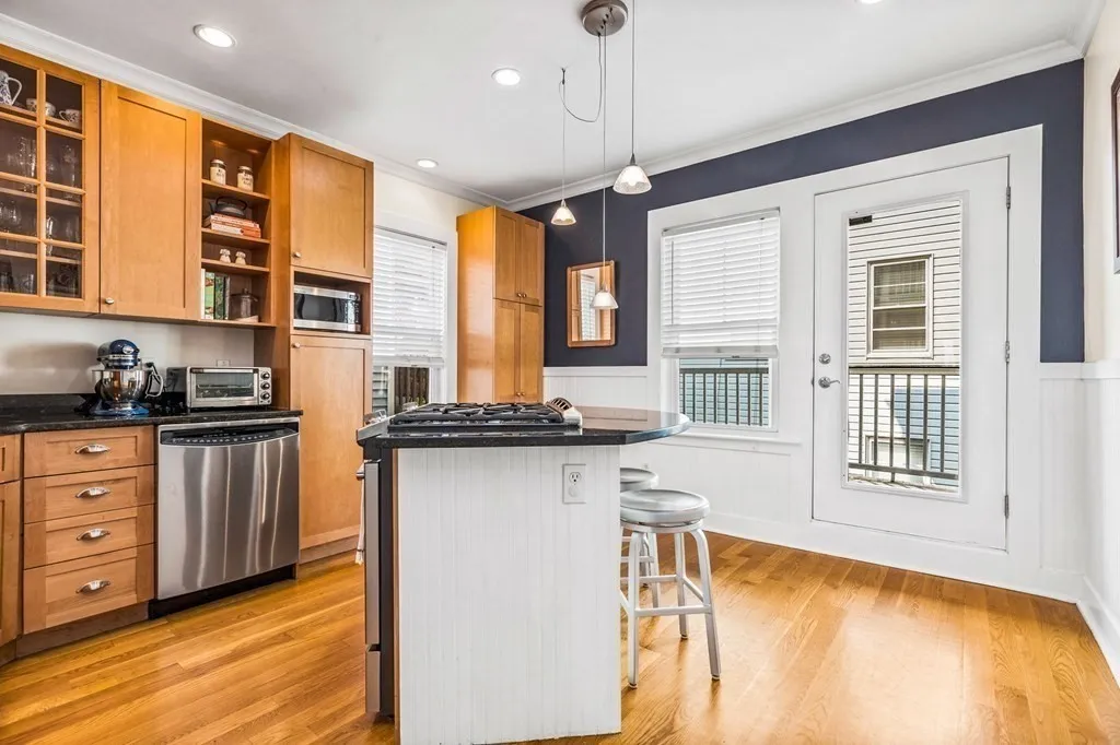 2 bed, 2 bath apartment for rent at 472 East 8th St Unit 2, South Boston — photo 6 of 12