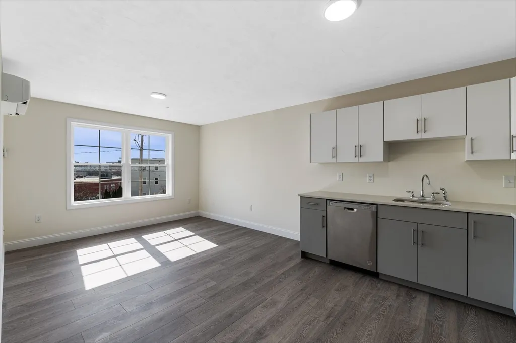 1 bed, 1 bath apartment for rent at 472 Essex St Unit 103, Lynn — photo 3 of 8