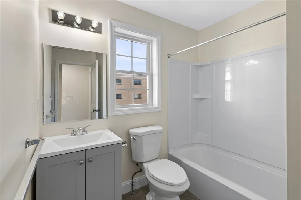 1 bed, 1 bath apartment for rent at 472 Essex St Unit 103, Lynn — photo 6 of 8