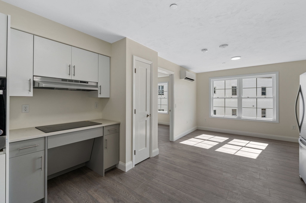 1 bed, 1 bath apartment for rent at 472 Essex St Unit 201, Lynn — photo 4 of 8