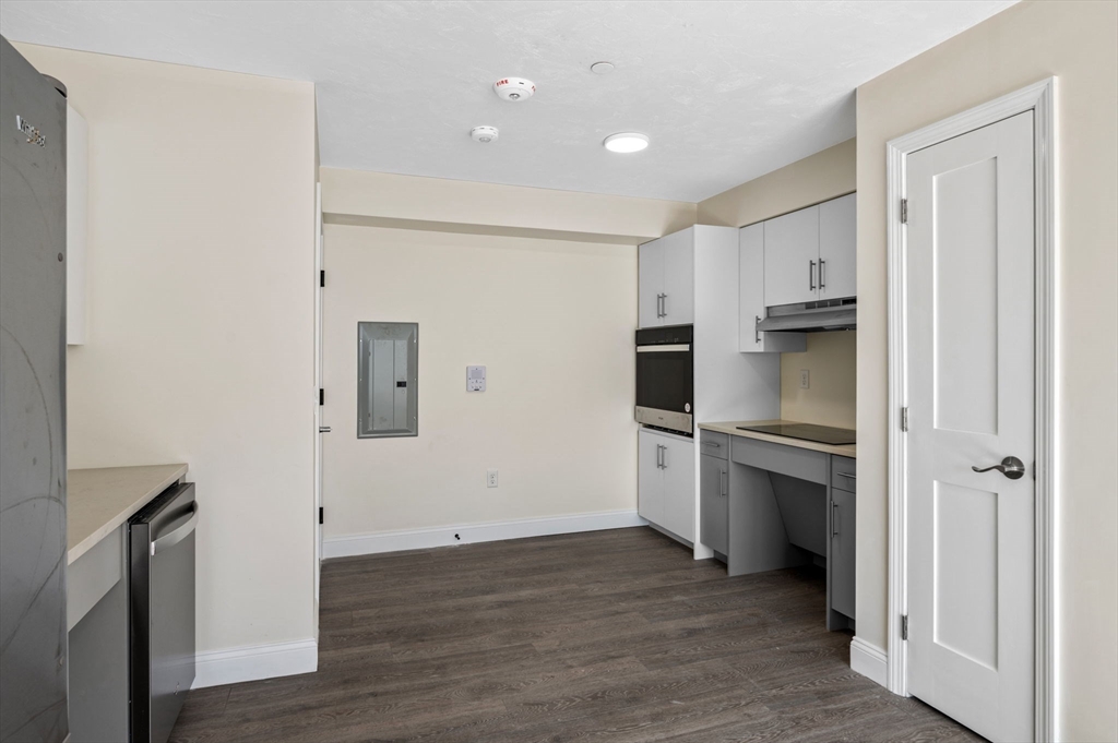 1 bed, 1 bath apartment for rent at 472 Essex St Unit 201, Lynn — photo 5 of 8