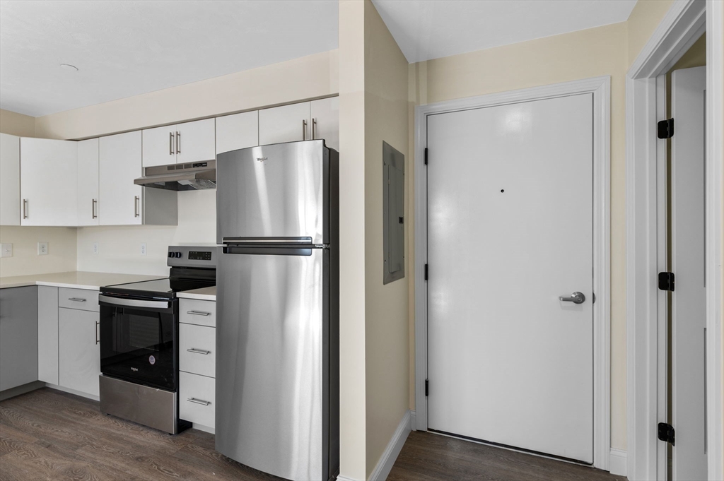 1 bed, 1 bath apartment for rent at 472 Essex St Unit 207, Lynn — photo 8 of 22