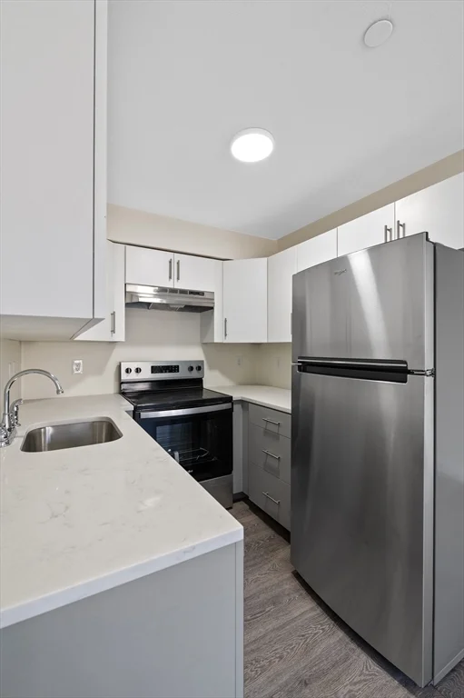 1 bed, 1 bath apartment for rent at 472 Essex St Unit 302, Lynn — photo 2 of 8