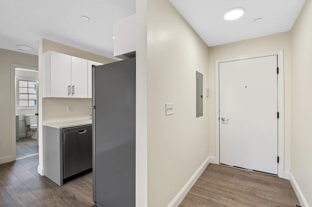 1 bed, 1 bath apartment for rent at 472 Essex St Unit 302, Lynn — photo 5 of 8