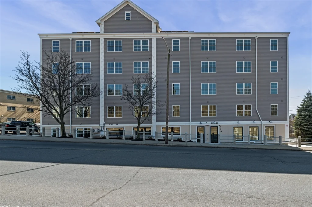 1 bed, 1 bath apartment for rent at 472 Essex St Unit 303, Lynn — photo 6 of 7