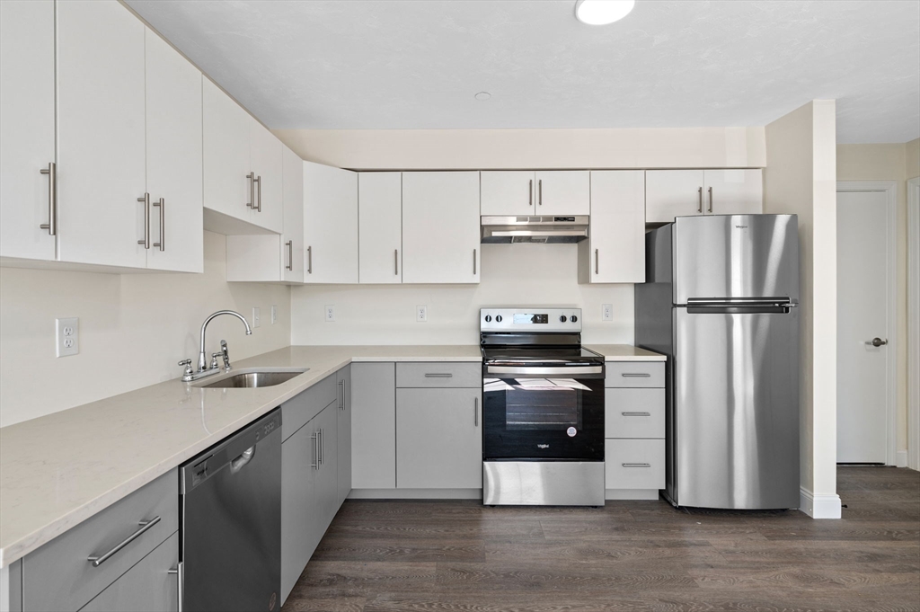 1 bed, 1 bath apartment for rent at 472 Essex St Unit 304, Lynn — photo 1 of 10