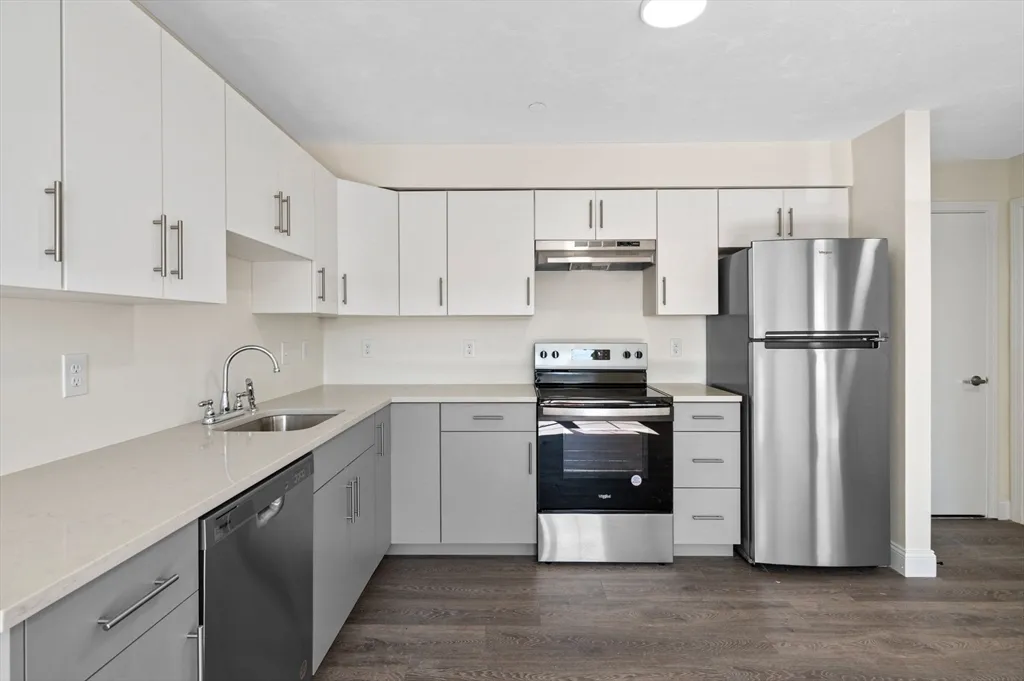 1 bed, 1 bath apartment for rent at 472 Essex St Unit 401, Lynn — photo 2 of 7
