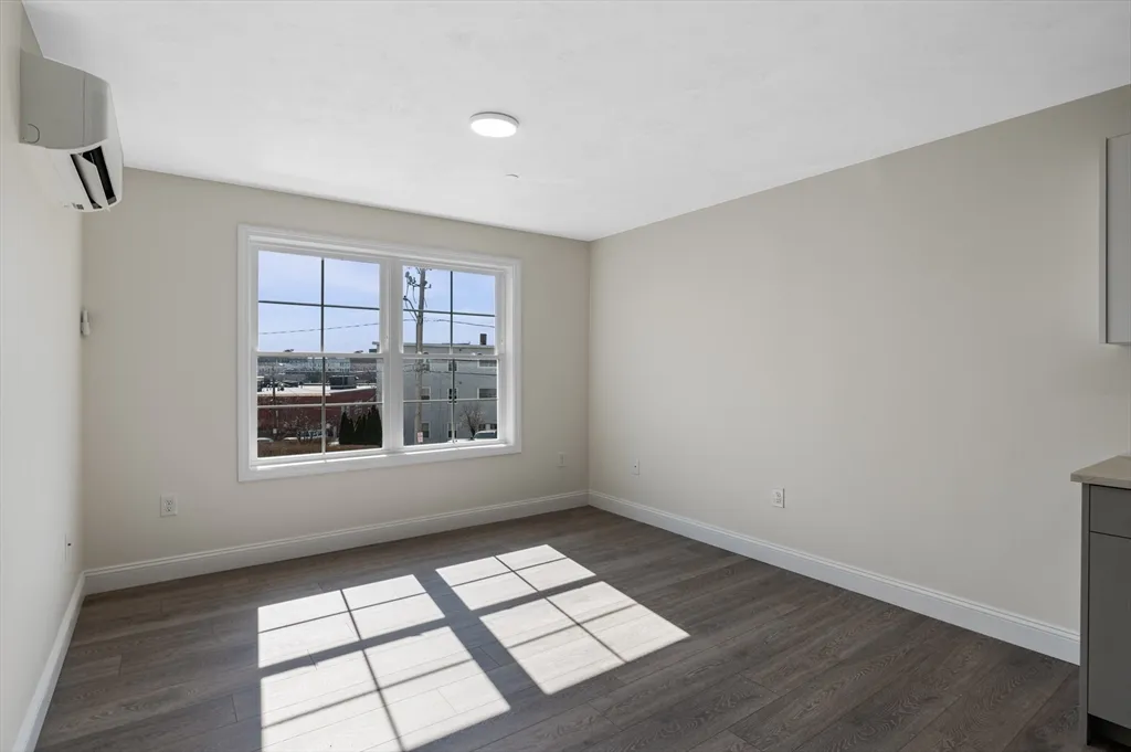 1 bed, 1 bath apartment for rent at 472 Essex St Unit 401, Lynn — photo 4 of 7