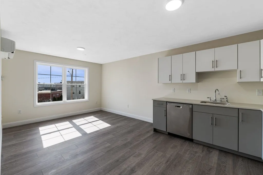 1 bed, 1 bath apartment for rent at 472 Essex St Unit 401, Lynn — photo 3 of 7
