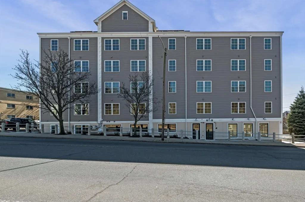 1 bed, 1 bath apartment for rent at 472 Essex St Unit 401, Lynn — photo 6 of 7
