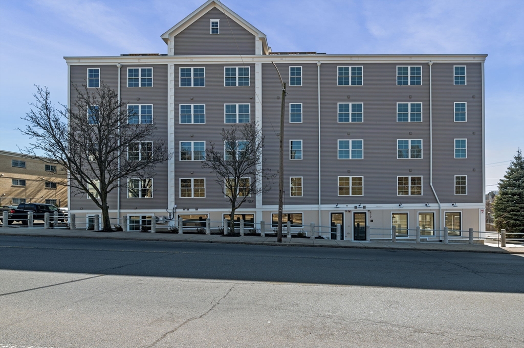 1 bed, 1 bath apartment for rent at 472 Essex St Unit 405, Lynn — photo 5 of 6
