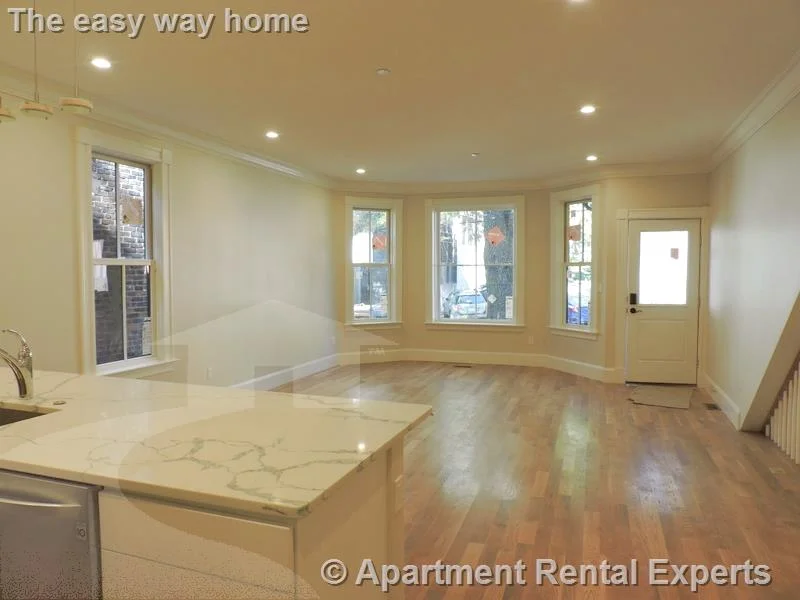 3 bed, 3 bath apartment for rent at 472 Green St Unit 1, Central Square — photo 2 of 16