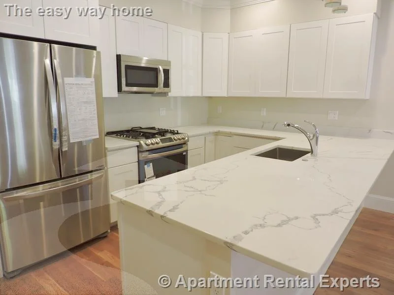 3 bed, 3 bath apartment for rent at 472 Green St Unit 1, Central Square