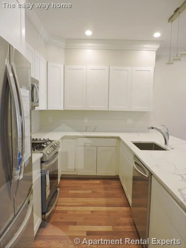 3 bed, 3 bath apartment for rent at 472 Green St Unit 1, Central Square — photo 4 of 16