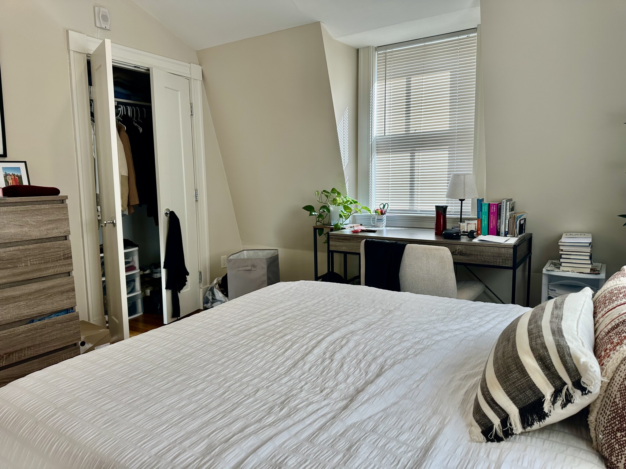 4 bed, 3 bath apartment for rent at 472 Green St Unit 2, Riverside — photo 23 of 29
