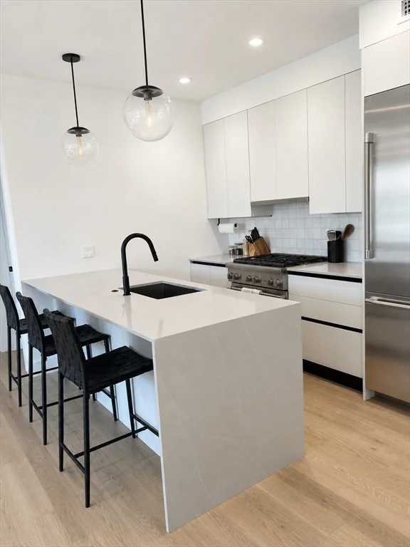 2 bed, 2 bath apartment for rent at 472 W Broadway Unit 301, South Boston — photo 3 of 17