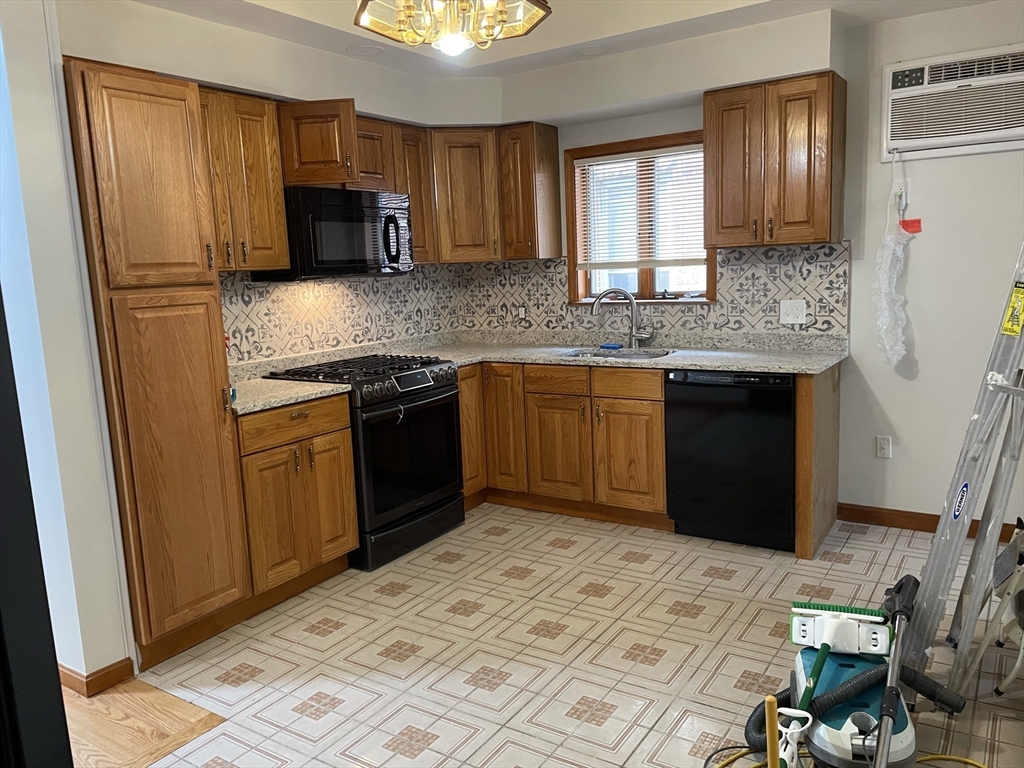 2 bed, 1 bath apartment for rent at 472 Windsor Unit 2L, Inman Square — photo 5 of 11