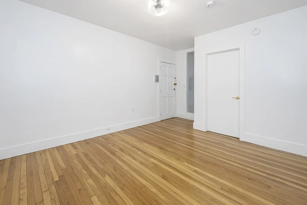 1 bed, 1 bath apartment for rent at 473 Beacon St Unit 1R, Back Bay — photo 15 of 18