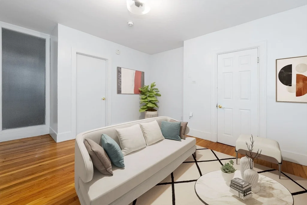 1 bed, 1 bath apartment for rent at 473 Beacon St Unit 1R, Back Bay — photo 4 of 18